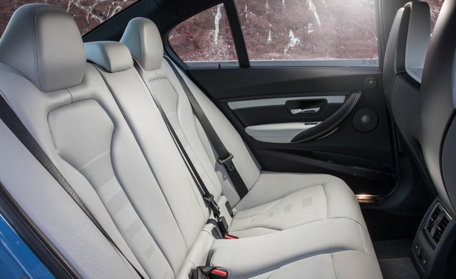 Интерьер BMW M3 Competition Package 2016 года  (NA) (фото 5 из 5)
